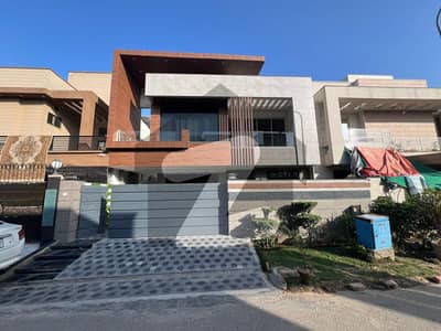 10 MARLA HOUSE WITH BASEMENT ITALIAN AND AMERICAN STYLE IN PARAGON CITY LAHORE