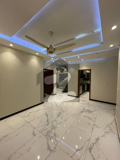 10 MARLA BEAUTIFUL HOUSE FOR RENT PRIME LOCATION JANIPAR BLOCK BAHRIA TOWN