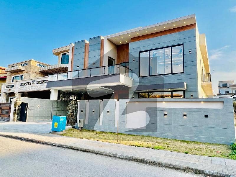 Beautiful Designed 1 Kanal Modern House Nearby Park In Phase 2