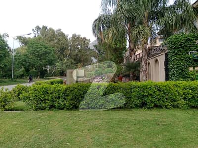 F-11: MARGALLA ROAD, 666 Yards MAGNIFICENT CORNER HOUSE, MODERN ARCHITECTURAL, TRIPLE STOREY, 9 Bedrooms, SUPERB/STRIKING LOCATION, Price is 25 Crores 50 lakh