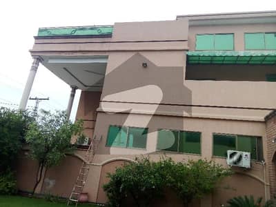 ناصر باغ روڈ پشاور میں 9 کمروں کا 10 مرلہ مکان 3.8 کروڑ میں برائے فروخت۔