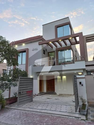 10 Marla House Available For Rent In Overseas B Bahria Town Lahore