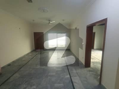 جوہر ٹاؤن لاہور میں 6 کمروں کا 1 کنال دفتر 2.25 لاکھ میں کرایہ پر دستیاب ہے۔