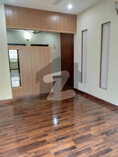 950 Square Feet Flat For sale In Rs. 16000000 Only
