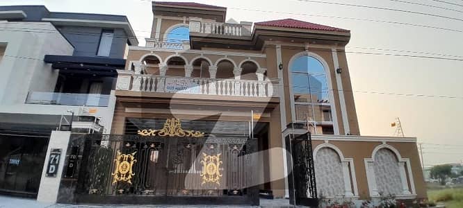 Ready To Buy A Prime Location House 10 Marla In Lahore