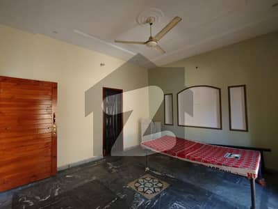 وینس ہاؤسنگ سکیم لاہور میں 2 کمروں کا 13 مرلہ زیریں پورشن 50.0 ہزار میں کرایہ پر دستیاب ہے۔