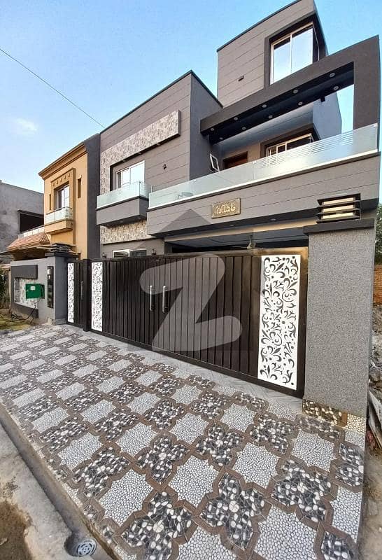 8 Marla Like brand New Upper PORTION For Rent Bahria Town Lahore