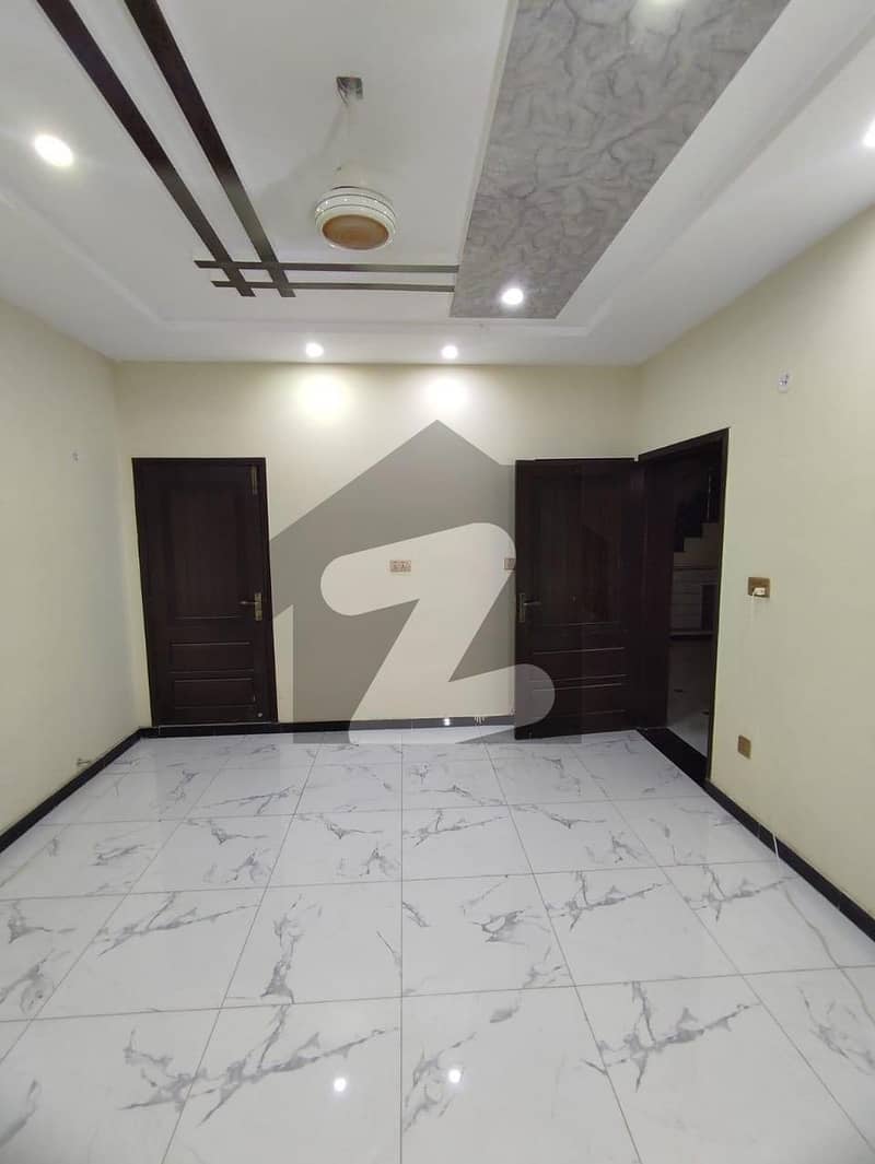 پاک عرب ہاؤسنگ سوسائٹی لاہور میں 2 کمروں کا 4 مرلہ فلیٹ 30.0 ہزار میں کرایہ پر دستیاب ہے۔