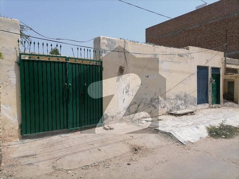 Ideally Located Single Story Old House Of 11 Marla Is Available For sale In Model Town A