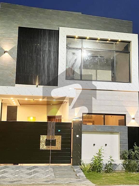 ڈی ایچ اے 9 ٹاؤن ڈیفنس (ڈی ایچ اے),لاہور میں 3 کمروں کا 5 مرلہ مکان 2.1 کروڑ میں برائے فروخت۔