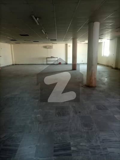 1 kanal 4th story plaza for rent for call center software house or any setup