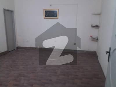 جوہر ٹاؤن فیز 1 جوہر ٹاؤن,لاہور میں 4 کمروں کا 10 مرلہ مکان 1.25 لاکھ میں کرایہ پر دستیاب ہے۔