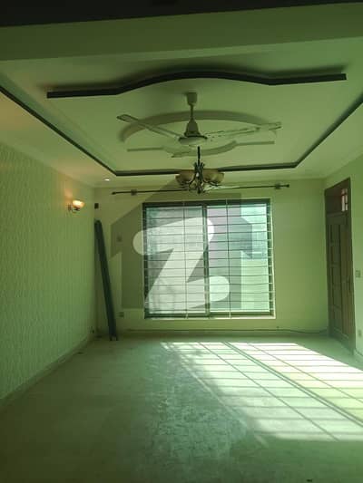 نیشنل پولیس فاؤنڈیشن او ۔ 9 اسلام آباد میں 6 کمروں کا 10 مرلہ مکان 3.5 کروڑ میں برائے فروخت۔