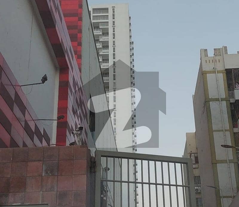 لکی وَن آپارٹمنٹ راشد منہاس روڈ,کراچی میں 3 کمروں کا 8 مرلہ فلیٹ 2.7 کروڑ میں برائے فروخت۔