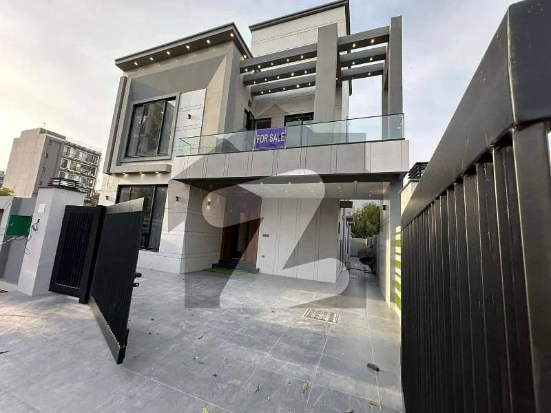10 Marla luxury house for rent hot location bahria town