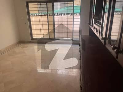 2 KANAL FULL HOUSE FOR RENT IN DHA PHASE 3 HOT LOCATION ORIGINAL PICS