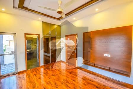 ڈی ایچ اے 9 ٹاؤن ڈیفنس (ڈی ایچ اے),لاہور میں 3 کمروں کا 5 مرلہ مکان 1.9 کروڑ میں برائے فروخت۔