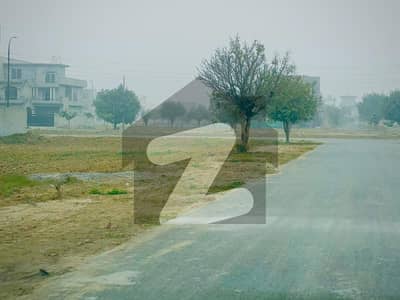 بحریہ ایجوکیشن اینڈ میڈیکل سٹی لاہور میں 10 مرلہ رہائشی پلاٹ 41.0 لاکھ میں برائے فروخت۔