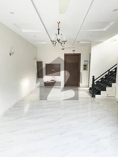 ڈی ایچ اے 9 ٹاؤن ۔ بلاک اے ڈی ایچ اے 9 ٹاؤن,ڈیفنس (ڈی ایچ اے),لاہور میں 3 کمروں کا 5 مرلہ مکان 85.0 ہزار میں کرایہ پر دستیاب ہے۔