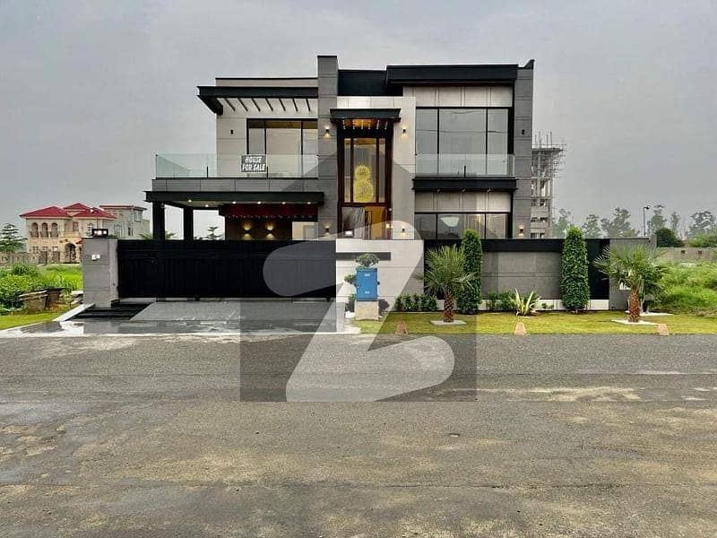 WE OFFERS SPECIOUS AND ELEGANT 1 KANAL HOUSE FOR SALE IN DHA LAHORE