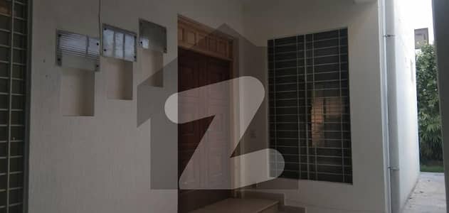 1 kanal double store house for rent in Model town