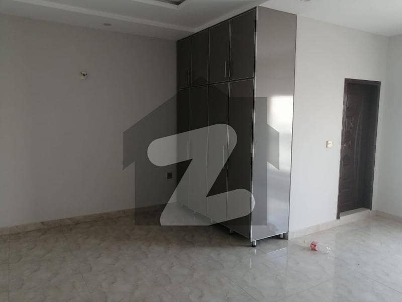 marbel Flor Uper portion for rent 2 bed tv loan and open kechin for small family location zabradst