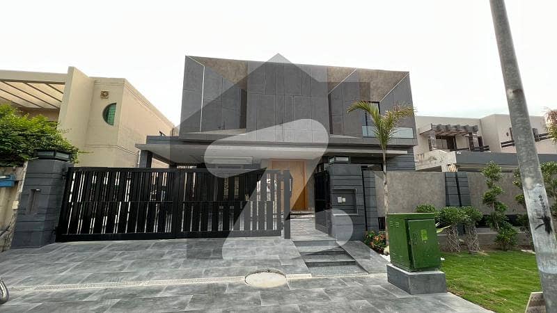 01 KANAL ULTRA LUXURIOUS HOUSE FOR SALE IN DHA PHASE 6