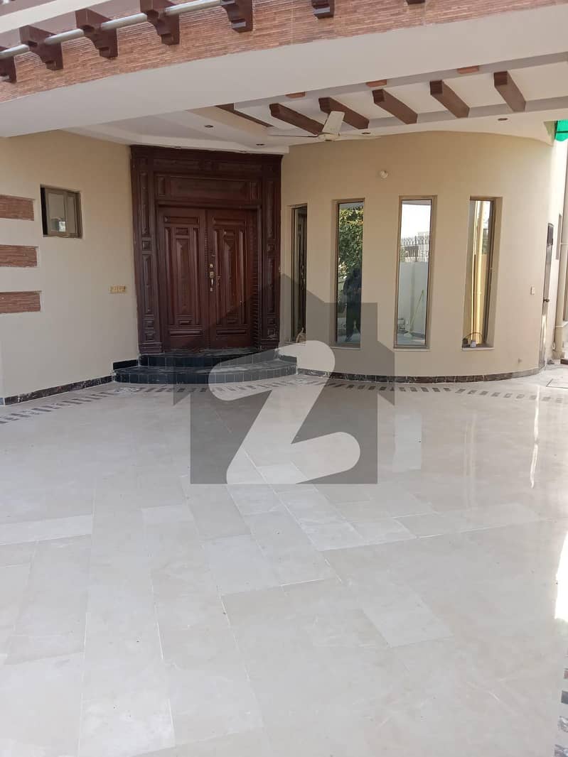 1 KANAL FULL HOUSE FOR RENT DHA PHASE 6 HOT LOCATION