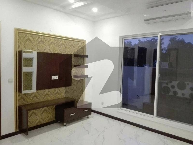 10 Marla Slightly House for Sale In Bahria Town - Quaid Block Lahore