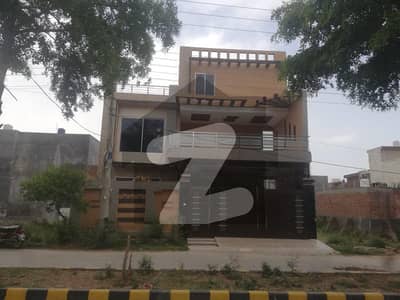 غوث گارڈن - فیز 4 غوث گارڈن,لاہور میں 5 کمروں کا 10 مرلہ مکان 2.6 کروڑ میں برائے فروخت۔