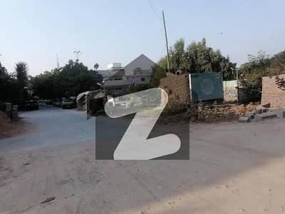 Prominently-Located Lower Portion Available In Gulshan-e-Kaneez Fatima For rent