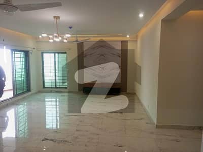عسکری 11 - سیکٹر ڈی عسکری 11,عسکری,لاہور میں 3 کمروں کا 10 مرلہ فلیٹ 3.5 کروڑ میں برائے فروخت۔