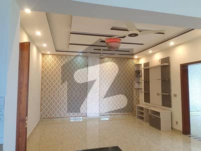 10 Marla Upper Portion Near to Imtiaz Mall and Eiffel Tower for rent At Very ideal Location In Bahria Town Lahore