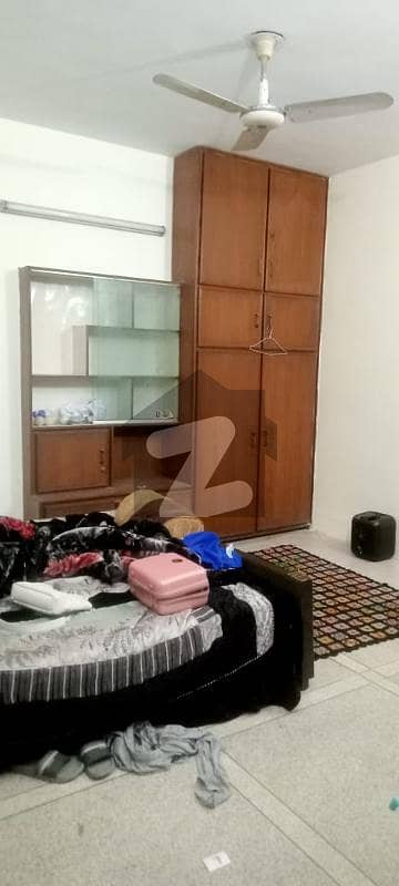 Allama Iqbal Town 10 Marla House Upper Portion Separate Gate For Rent