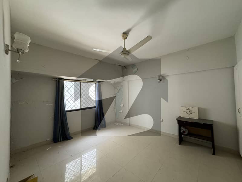 ڈی ایچ اے فیز 5 ڈی ایچ اے ڈیفینس,کراچی میں 10 کمروں کا 1 کنال مکان 10.5 کروڑ میں برائے فروخت۔