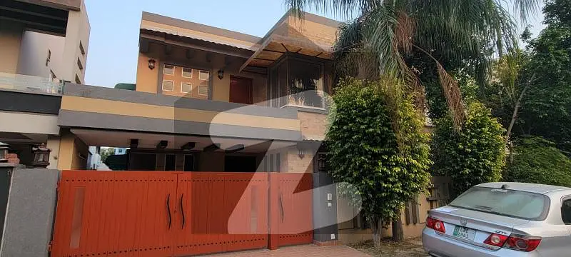 10 Marla House for rent at Very Ideal Location Bahria Town Lahore