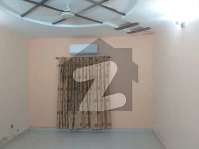 کلفٹن ۔ بلاک 9 کلفٹن,کراچی میں 3 کمروں کا 9 مرلہ فلیٹ 3.0 کروڑ میں برائے فروخت۔