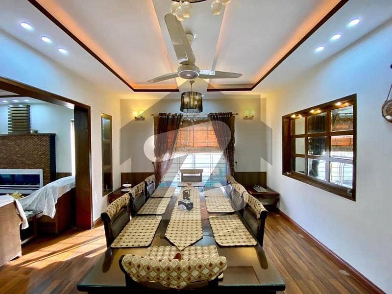 بحریہ ٹاؤن سیکٹرڈی بحریہ ٹاؤن,لاہور میں 5 کمروں کا 1 کنال مکان 8.25 کروڑ میں برائے فروخت۔