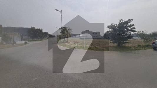 ڈی ایچ اے فیز 7 - بلاک ٹی فیز 7,ڈیفنس (ڈی ایچ اے),لاہور میں 1 کنال رہائشی پلاٹ 3.1 کروڑ میں برائے فروخت۔
