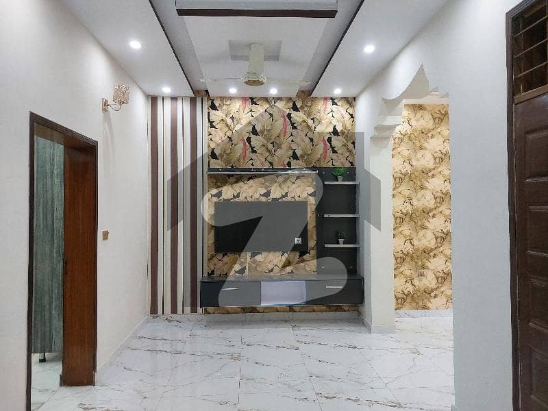 جوہر ٹاؤن فیز 2 جوہر ٹاؤن,لاہور میں 5 کمروں کا 5 مرلہ مکان 3.2 کروڑ میں برائے فروخت۔