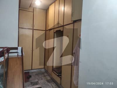 1 kanal 6beds Full house for sale in satalite Town block D