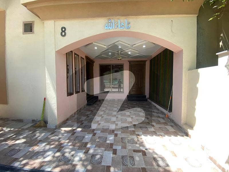 بحریہ ٹاؤن فیز 8 بحریہ ٹاؤن راولپنڈی,راولپنڈی میں 5 کمروں کا 7 مرلہ مکان 3.15 کروڑ میں برائے فروخت۔