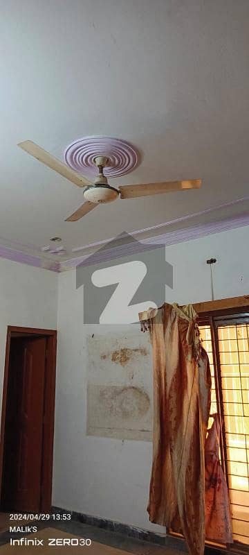 10 Marla Used House Available for Sale in K Block, Sabzazar Lahore