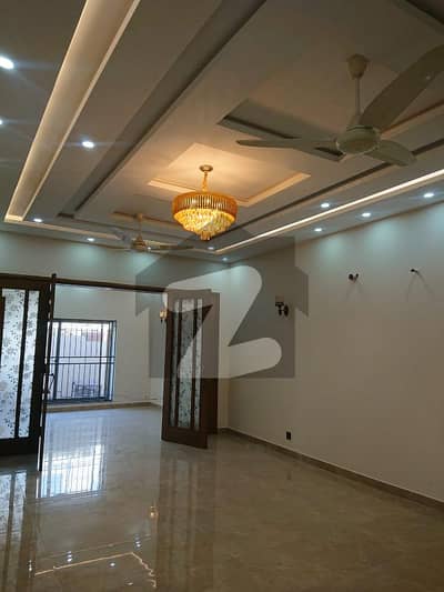 بحریہ ٹاؤن سیکٹرڈی بحریہ ٹاؤن,لاہور میں 3 کمروں کا 5 مرلہ مکان 2.05 کروڑ میں برائے فروخت۔