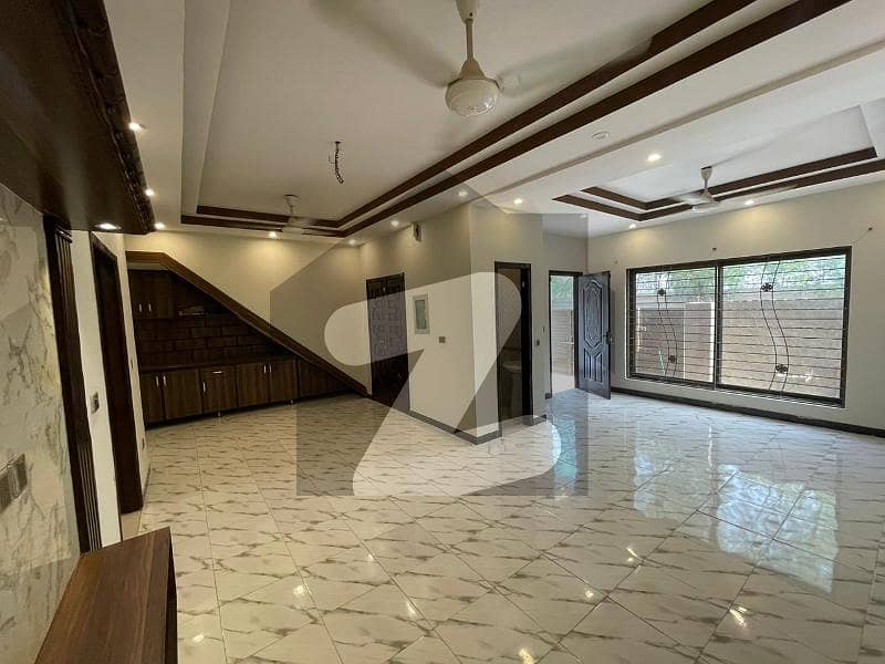 5 MARLA BEATIFULL HOUSE FOR SALE IN AA BLOCK BAHRIA TOWN LAHORE