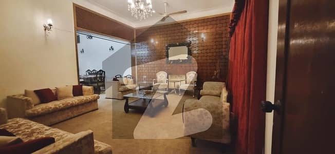 ٹمپل روڈ لاہور میں 5 کمروں کا 12 مرلہ مکان 4.25 کروڑ میں برائے فروخت۔