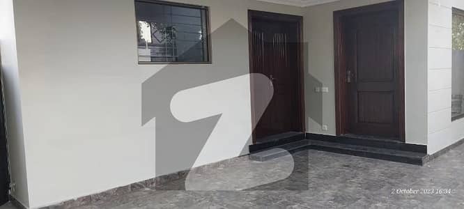 10 MARLA BEAUTIFUL HOUSE FOR SALE IN SECTOR B BAHRIA TOWN LAHORE