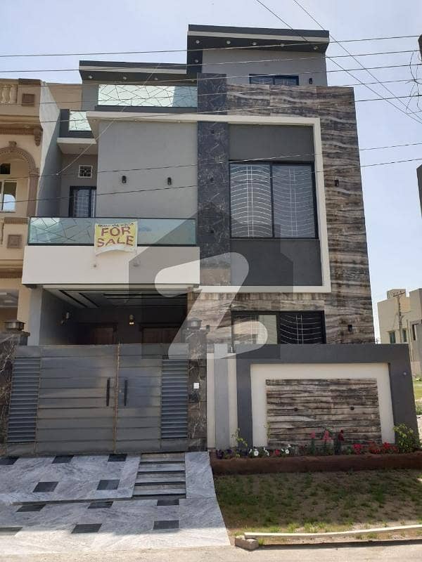 طارق گارڈنز لاہور میں 5 کمروں کا 5 مرلہ مکان 3.35 کروڑ میں برائے فروخت۔