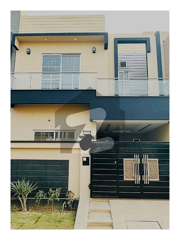 05 Marla Brand New House for sale in Paragon City