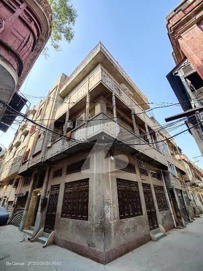 نشاط روڈ لاہور میں 8 کمروں کا 5 مرلہ مکان 3.5 کروڑ میں برائے فروخت۔